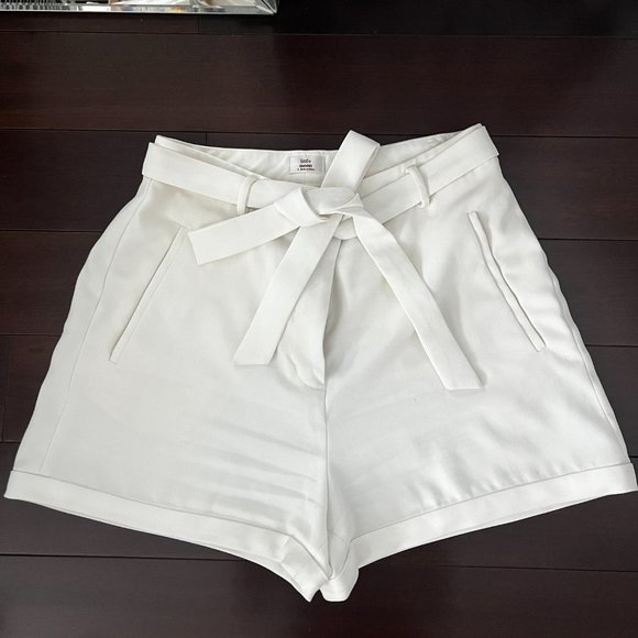 Aritzia Little Moon Cassia Shorts - Picture 3 of 5